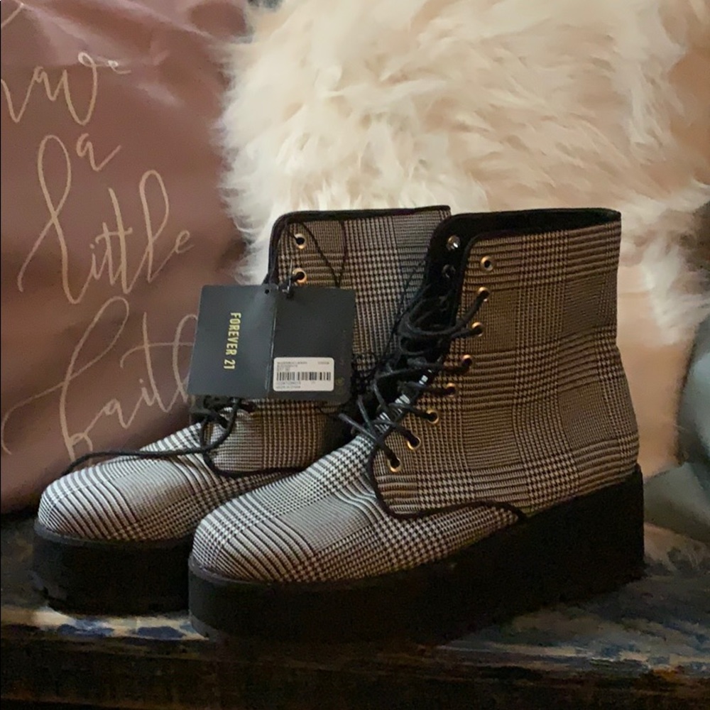 Black & White Booties -NWT